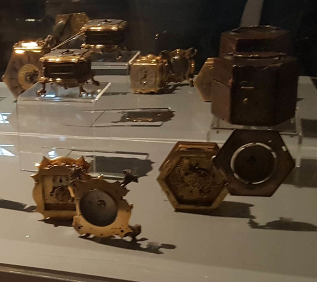 Pałac pod Blachą i kolekcja zegarów z nabytków Fundacji Teresy Sahakian 2007–2017